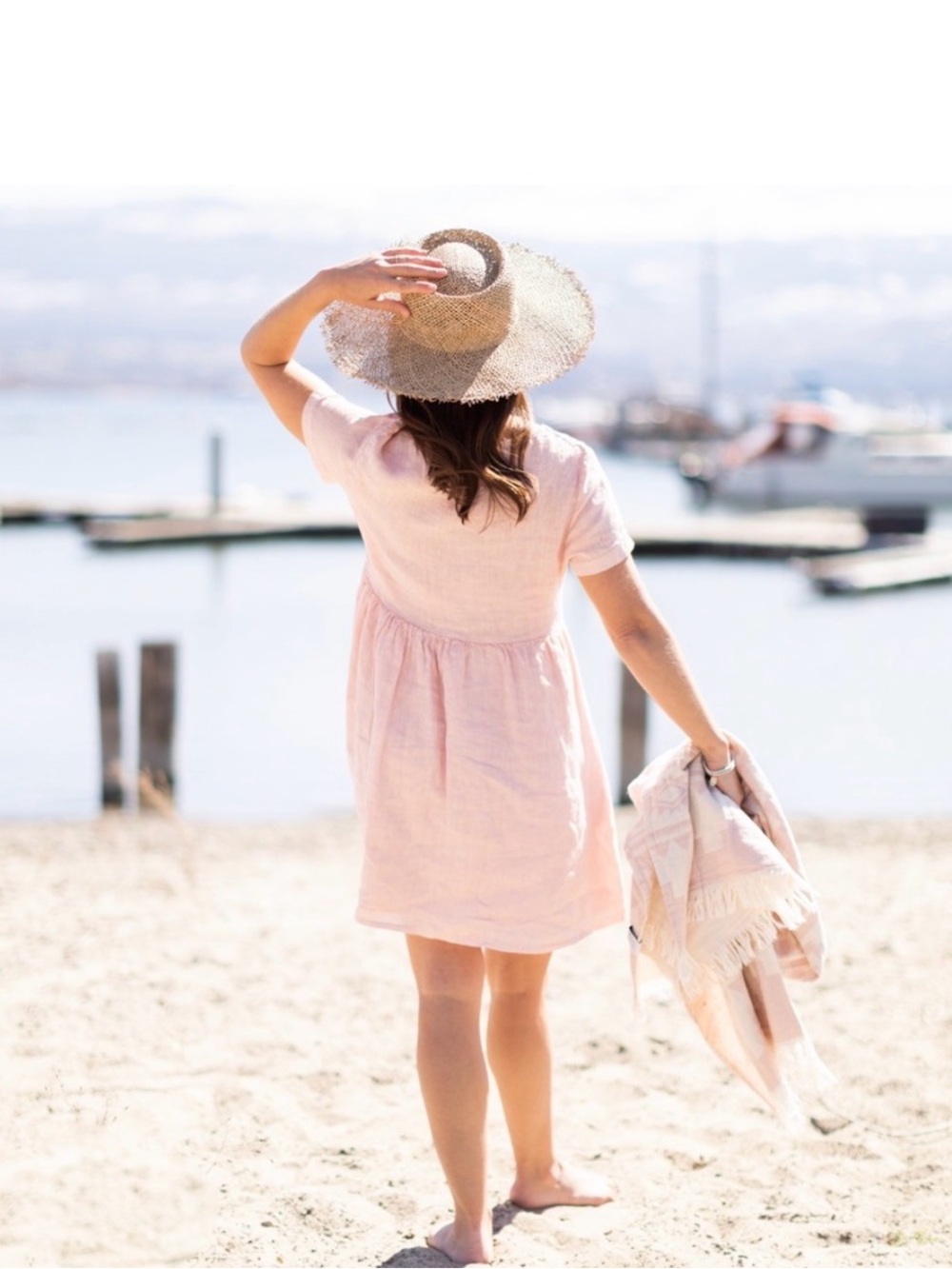 Jillian Harris Hampton’s Pink Linen Dress - Picture 4 of 5